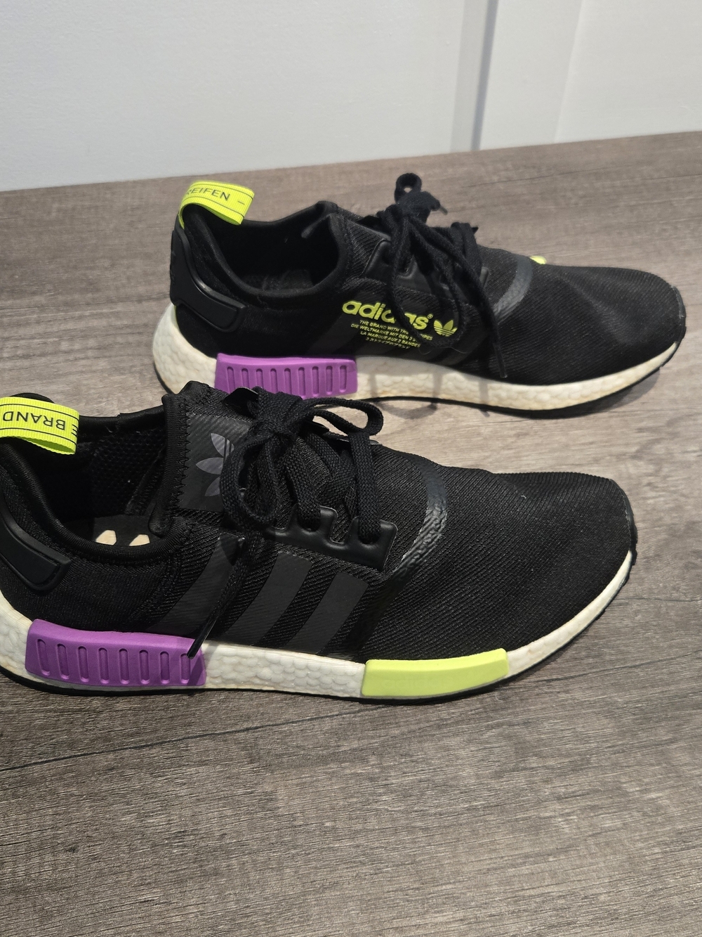 Adidas NMD R1 Core Black Shock Purple D96627 Men's Size 9.5 Running Shoes